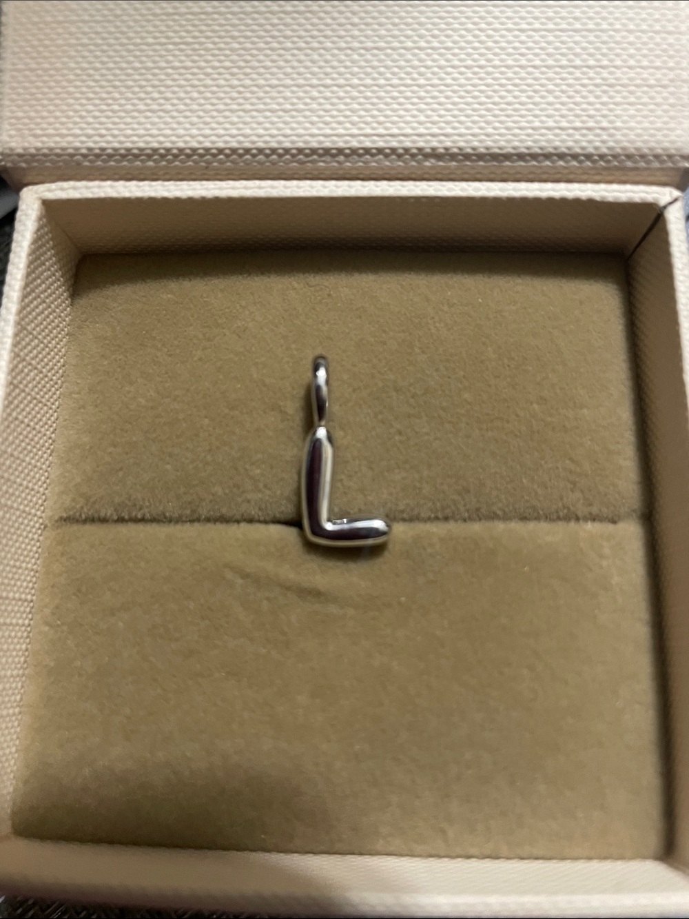🖤MELANIE AULD  Sterling Silver Puffed Initial L